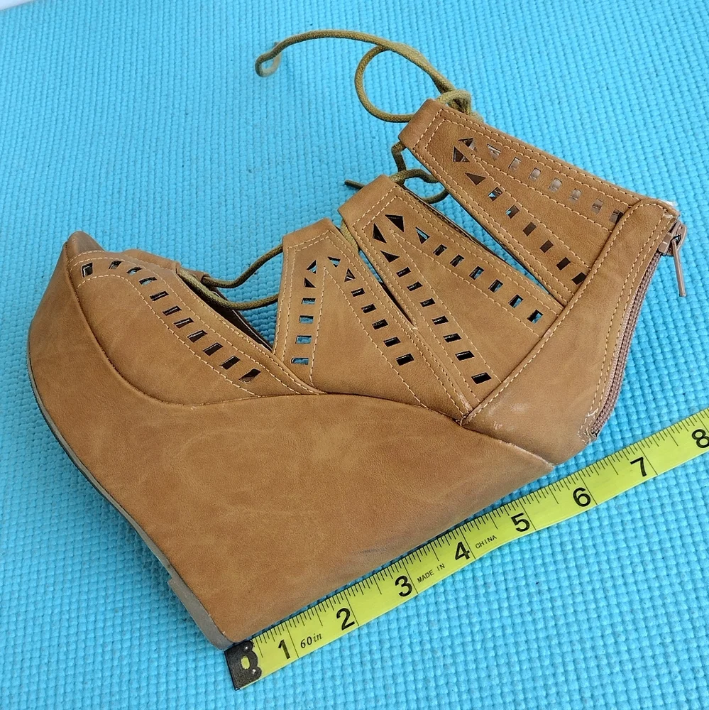 Charlotte Russe Tan Platform Wedges - Picture 6 of 9